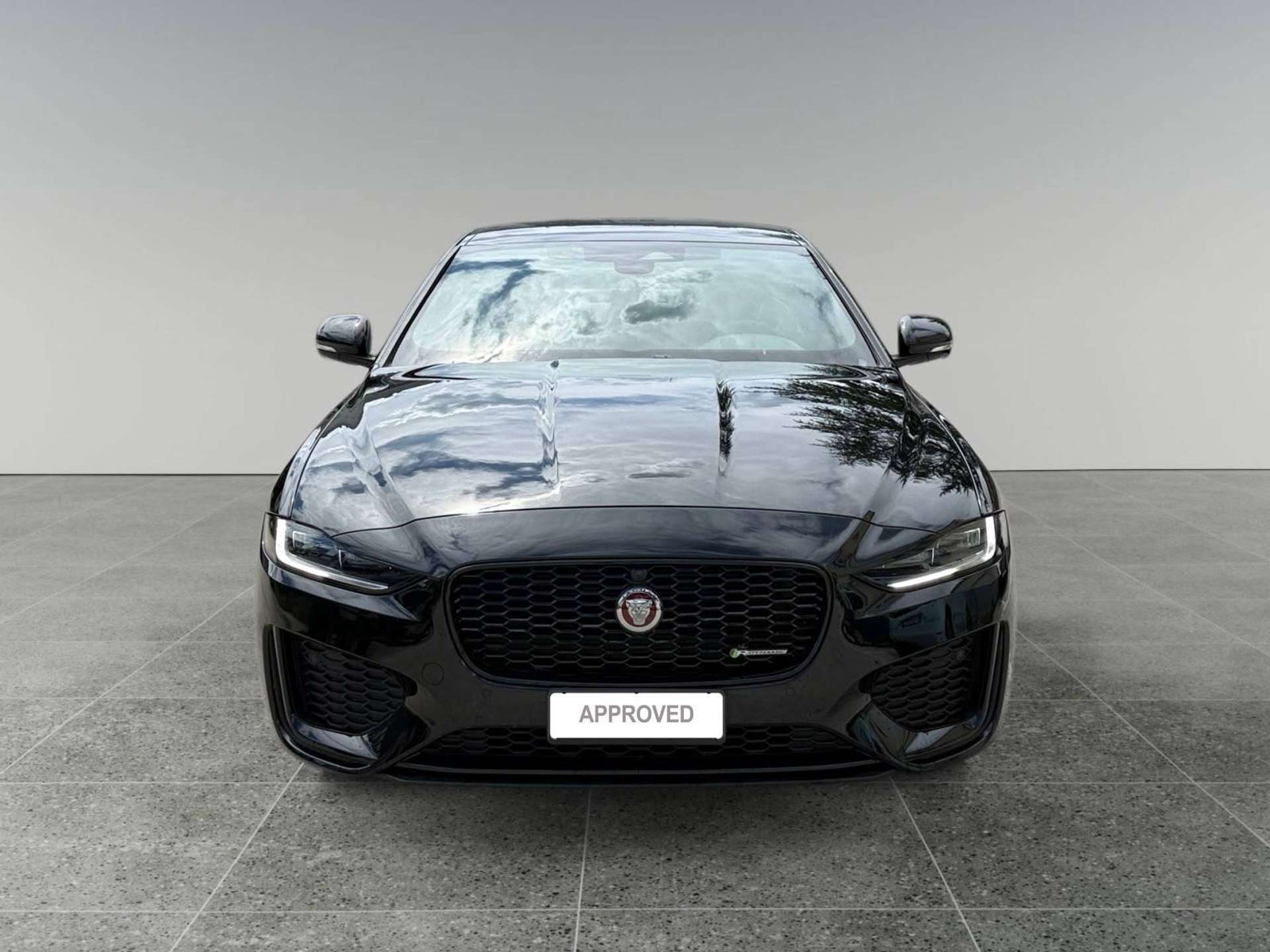 Jaguar XE  XE 2.0d i4 mhev R-Dynamic Black rwd 204cv auto