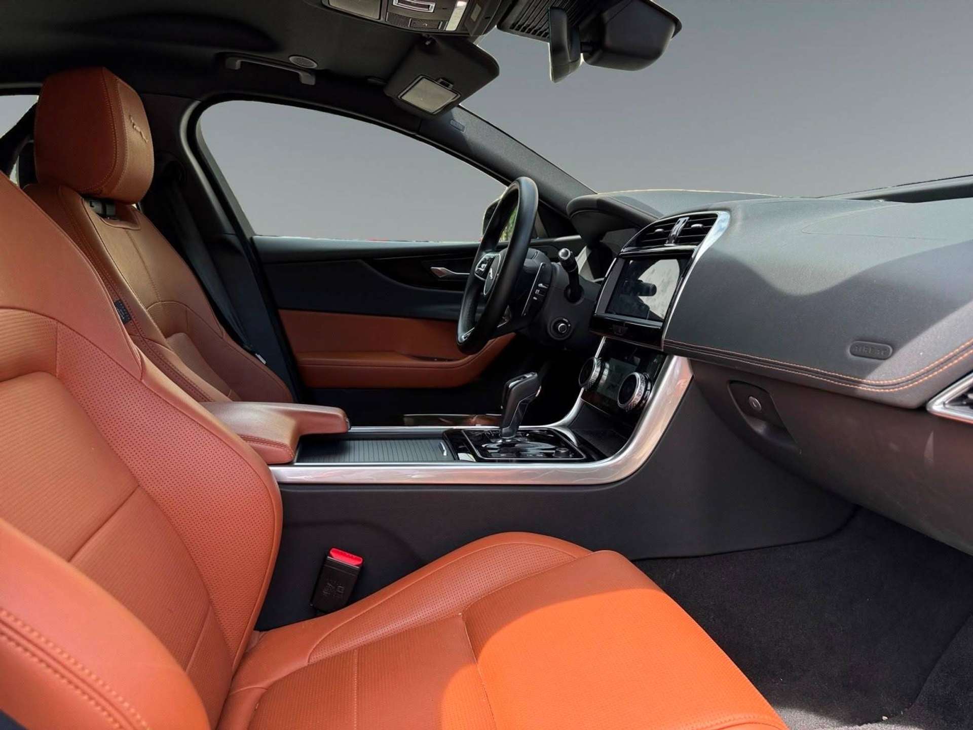 Jaguar XE  XE 2.0d i4 mhev R-Dynamic Black rwd 204cv auto