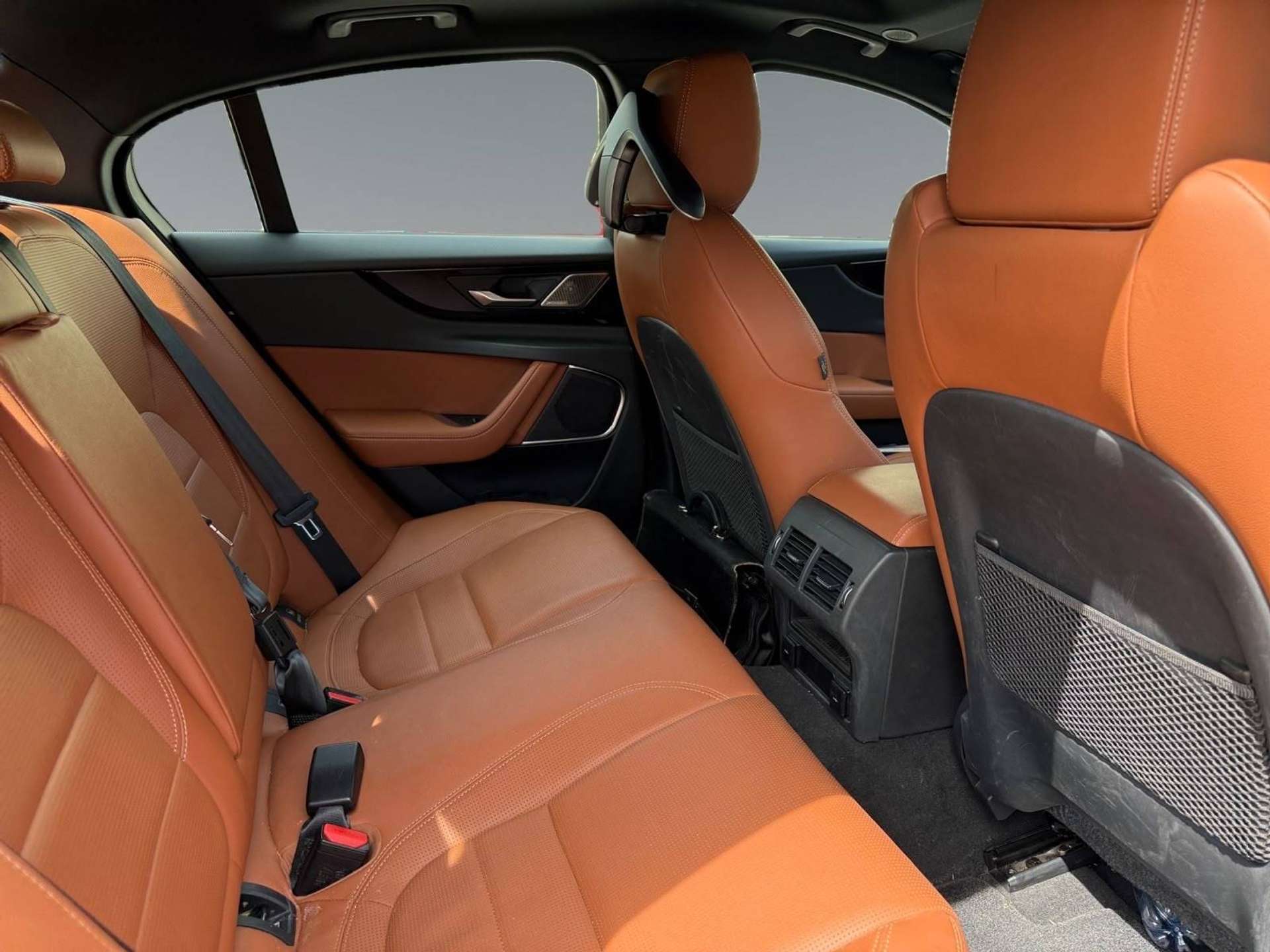 Jaguar XE  XE 2.0d i4 mhev R-Dynamic Black rwd 204cv auto