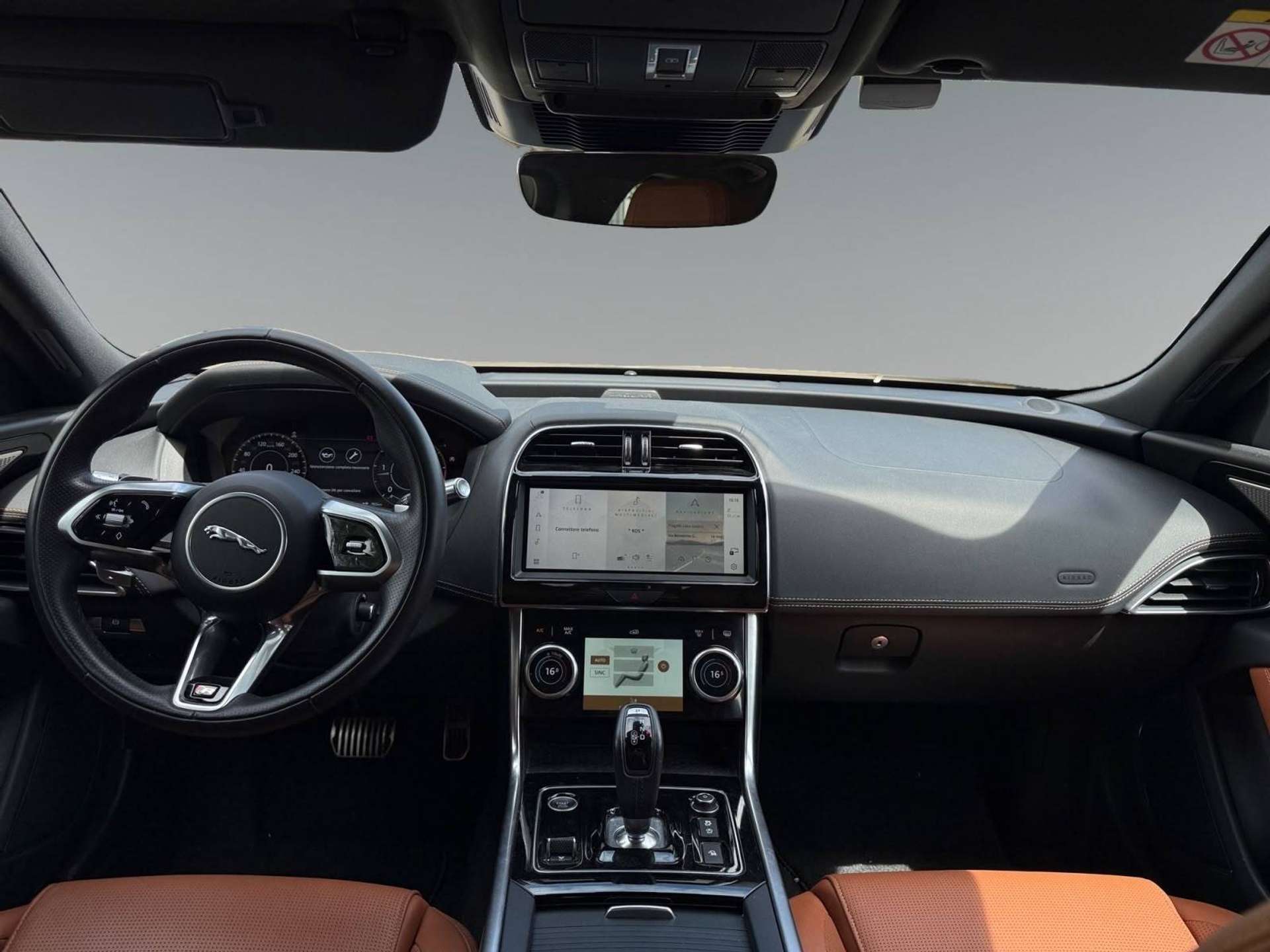 Jaguar XE  XE 2.0d i4 mhev R-Dynamic Black rwd 204cv auto